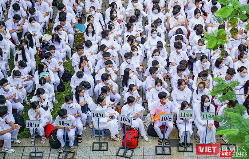 Học sinh khối lớp 10 trường THPT Phan Châu Trinh (Đà Nẵng)