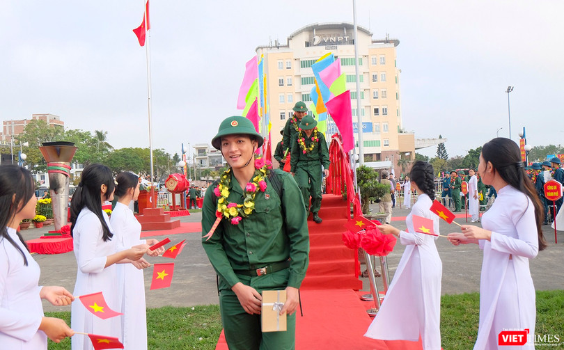 Tân binh tại lễ giao quân của quận Hải Châu, TP Đà Nẵng diễn ra sáng ngày 8/2