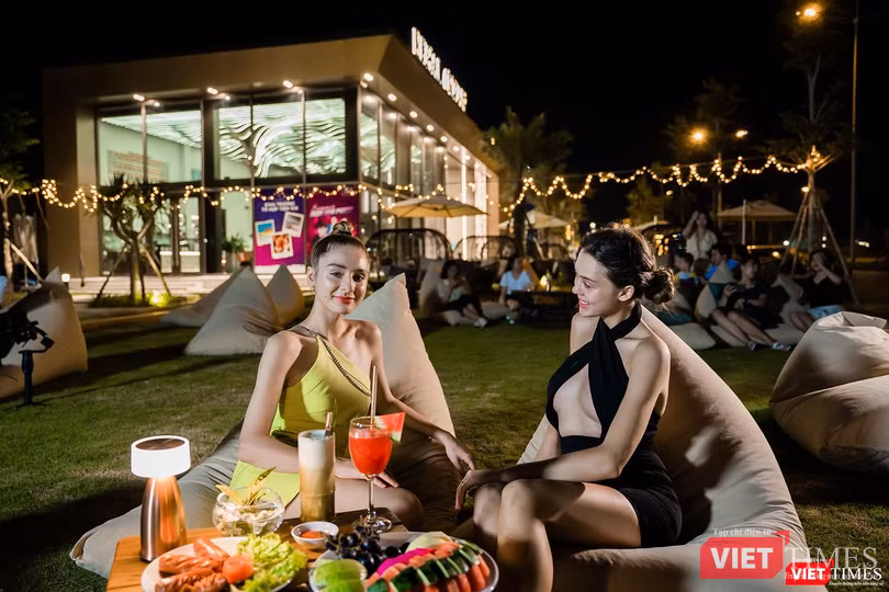 Loạt lễ hội sôi động, nóng bỏng tại Regal Legend sẽ bổ sung kịp thời chốn vui chơi, giải trí cho du khách khi đặt chân đến Quảng Bình trong dịp đại lễ 2/9. Loạt lễ hội sôi động, nóng bỏng tại Regal Legend sẽ bổ sung kịp thời chốn vui chơi, giải trí cho du khách khi đặt chân đến Quảng Bình trong dịp đại lễ 2/9.