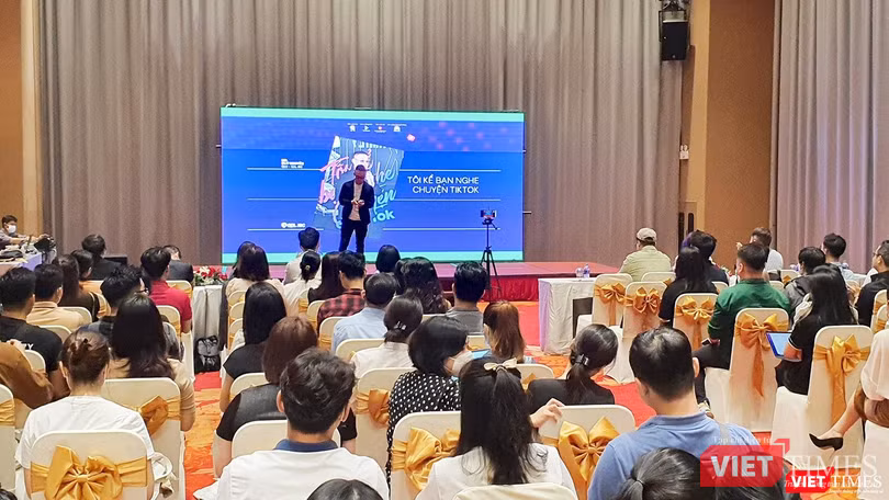 Quang cảnh buổi gặp gỡ offline với chủ đề “Tôi kể bạn nghe chuyện Tiktok”