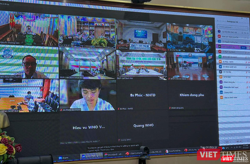 Các chuyên gia tham dự cuộc họp Tổ chuyên môn chăm sóc, điều trị ca bệnh COVID-19 tại các điểm cầu. (Ảnh Lê Hảo)
