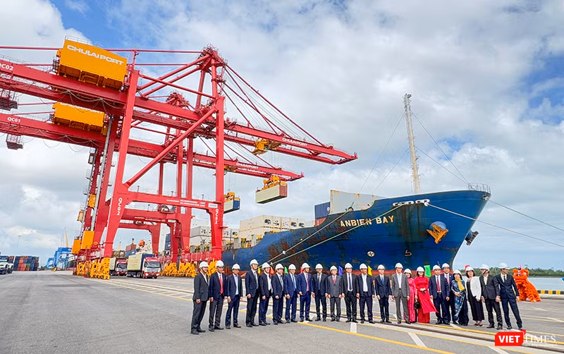 Sáng 3/2, lãnh đạo UBND tỉnh Quảng Nam và Tập đoàn Thaco khánh thành bến tàu 5 vạn tấn và xuất chuyến hàng đầu năm Ất Tỵ đi Trung Đông và Ấn Độ.