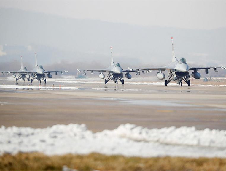 Từ ngày 4 đến ngày 8/12/2017, Mỹ và Hàn Quốc tiến hành cuộc tập trận chung có quy mô lớn nhất từ trước đến nay. Ảnh: The Economic Times.