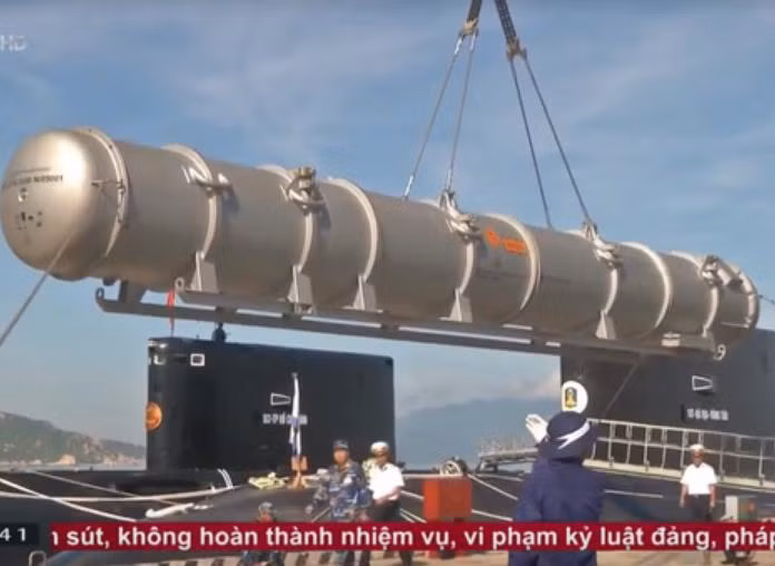 Tàu ngầm hải quân Việt Nam gần đây đã bắn thử tên lửa chống hạm 3M-54E. Ảnh: Sina.