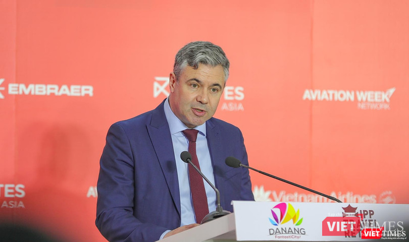 Ông Steven Small - Giám đốc Thương hiệu Informa Routes phát biểu tại phiên khai mạc diễn đàn