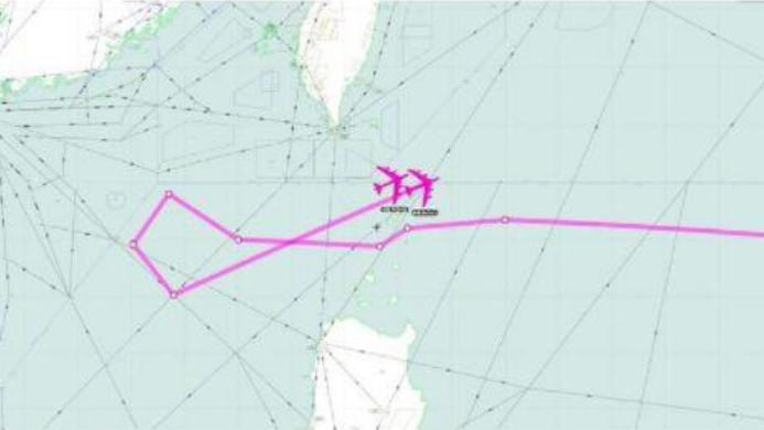 Hai máy bay ném bom B-52H trên Biển Đông trong tháng 4/2018. Ảnh: Sina. Hai máy bay ném bom B-52H trên Biển Đông trong tháng 4/2018. Ảnh: Sina.