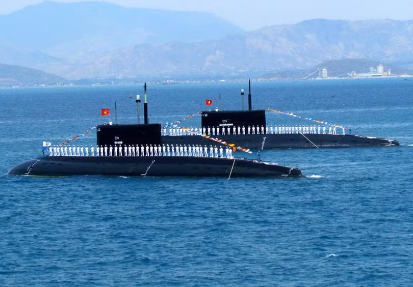 Tàu ngầm thông thường lớp Kilo của Hải quân Việt Nam.