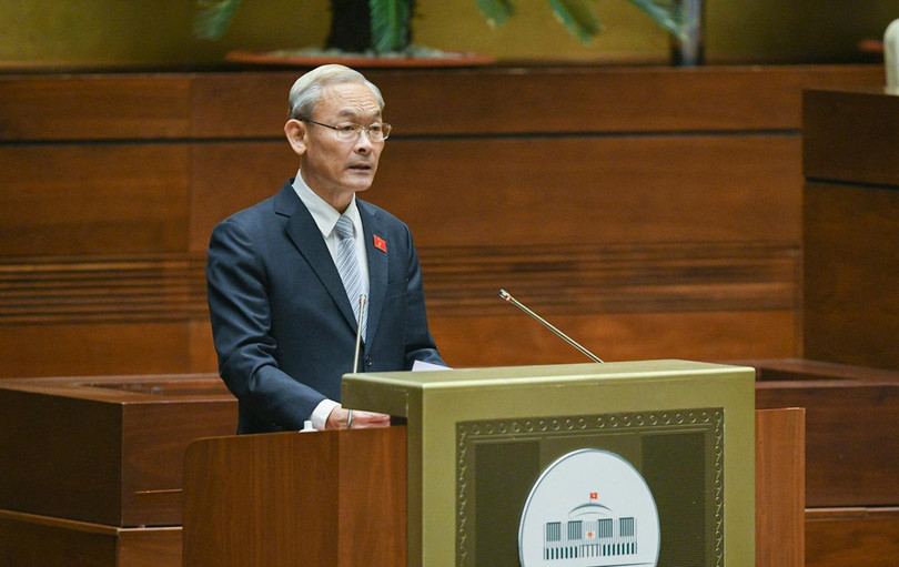 Chủ nhiệm Ủy ban Tài chính-Ngân sách Nguyễn Phú Cường trình bày báo cáo thẩm tra tại kỳ họp (ảnh SKĐS)