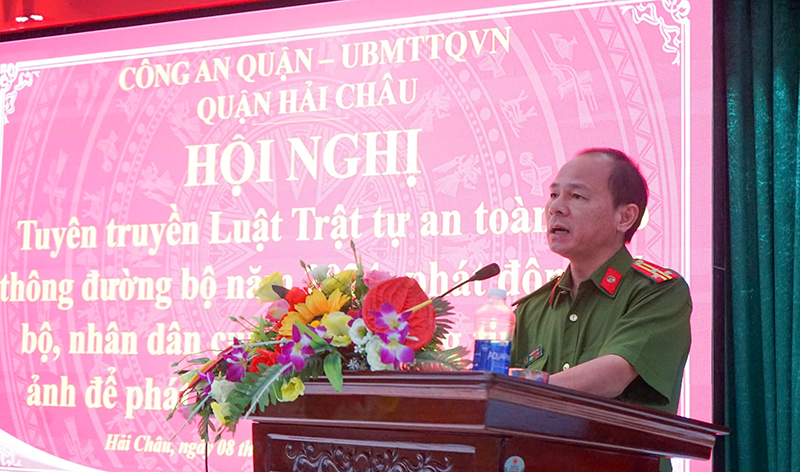 Thượng tá Trần Văn Tám, Trưởng Công an quận Hải Châu phát biểu tại hội nghị