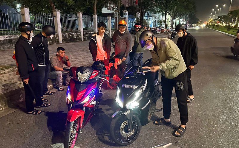 cong an tam ky ra quan 1.png