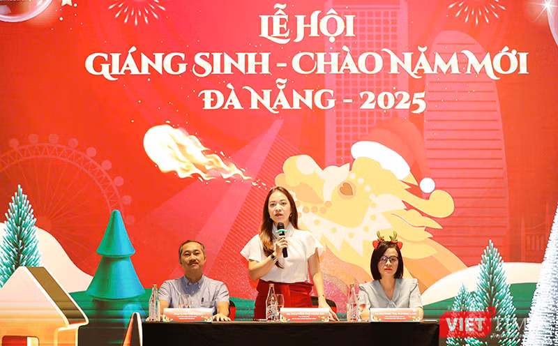 Ban tổ chức trả lời báo giới tại họp báo