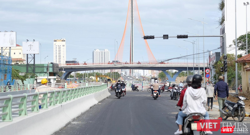 Nút giao thông cầu vượt phía Tây cầu Trần Thị Lý, một trong những giải pháp chống ùn tắc giao thông của TP Đà Nẵng