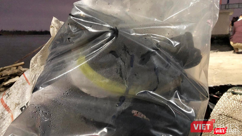 Vật dụng của hành khách được tìm vớt được sau vụ chìm tàu