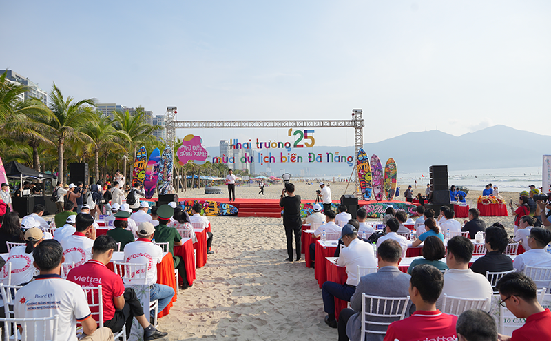 Với chủ đề “Vũ điệu sóng xanh”, chương trình khai trương mùa du lịch biển Đà Nẵng 2025 đã chính thức khai mạc với hàng loạt hoạt động đặc sắc tại các bãi biển du lịch TP.