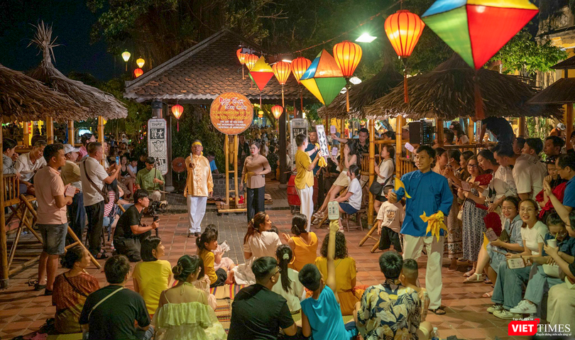 Biểu diễn nghệ thuật Bài Chòi tại Hội An