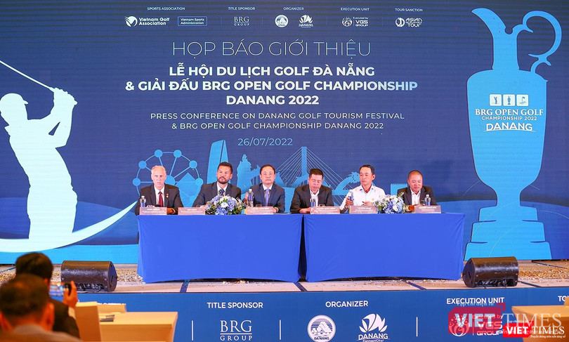 Quang cảnh buổi họp báo