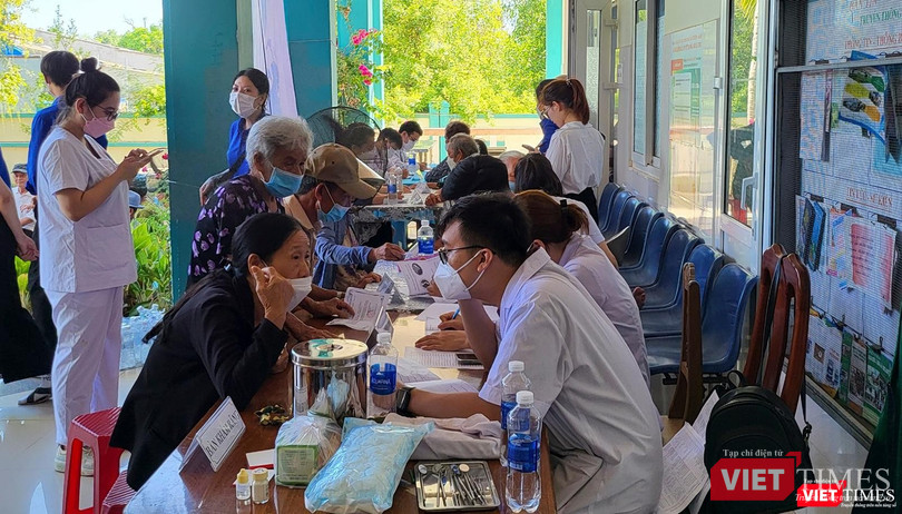 Đã có 1.200 ngườ được thăm khám