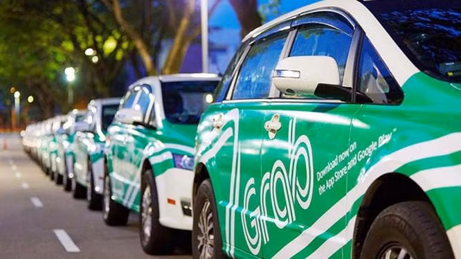 Taxi công nghệ GrabCar (ảnh Xuân Lan)