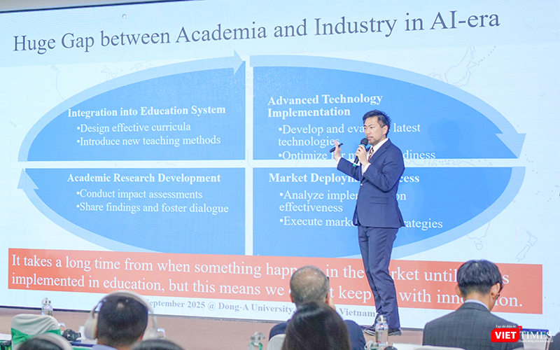 Tiến sĩ Masamu Kamaga, Cựu Chủ tịch Viện Công nghệ Kirirom (Nhật Bản) tại hội thảo khoa học quốc tế chuyên đề “Nâng cao hoạt động chuyển đổi số ở thành phố Đà Nẵng” vừa diễn ra ngày 30/9.