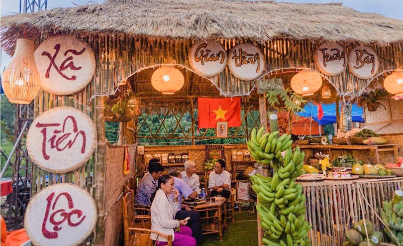 Không gian trưng bày các sản phẩm truyền thống địa phương tại Hội làng cổ Lộc Yên, huyện Tiên Phước, tỉnh Quảng Nam (ảnh UBND huyện Tiên Phước)