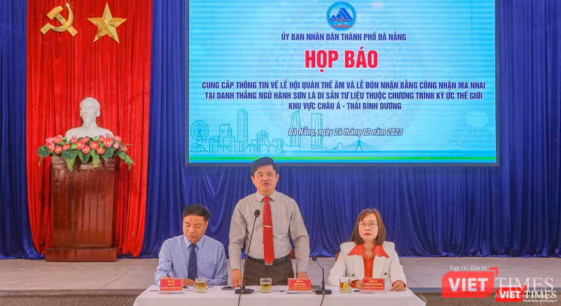 Đại diện Ban tổ chức trả lời tại họp báo công bố sự kiện Lễ hội Quán Thế Âm Ngũ Hành Sơn TP Đà Nẵng năm 2023 và lễ đón nhận Bằng công nhận ma nhai Ngũ Hành Sơn là di sản tư liệu thế giới.