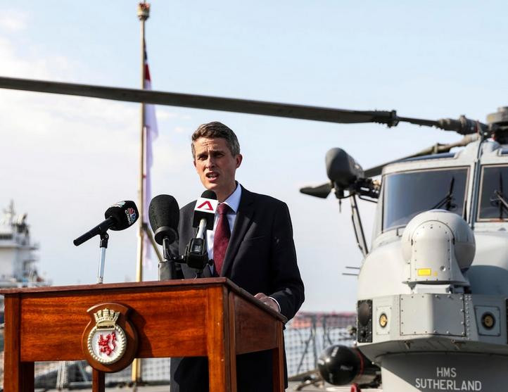 Ngày 3/6/2018, Bộ trưởng Quốc phòng Anh Gavin Williamson phát biểu trên tàu khu trục săn ngầm HMS Sutherland ở Singapore. Ảnh: The Telegraph. Ngày 3/6/2018, Bộ trưởng Quốc phòng Anh Gavin Williamson phát biểu trên tàu khu trục săn ngầm HMS Sutherland ở Singapore. Ảnh: The Telegraph.