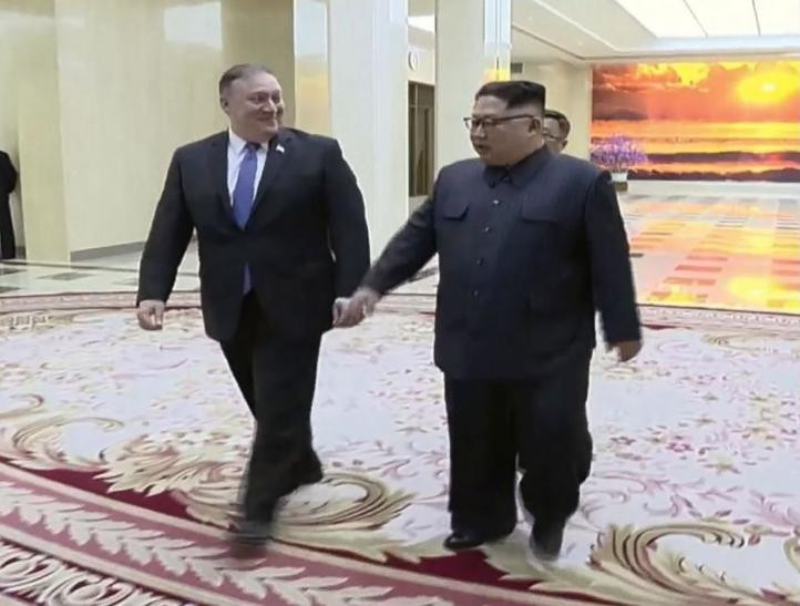 Ngoại trưởng Mỹ Mike Pompeo (trái) sẽ sớm tiến hành gặp gỡ, đối thoại với phía Triều Tiên để thúc đẩy phi hạt nhân hóa bán đảo Triều Tiên. Ảnh: ABC News.