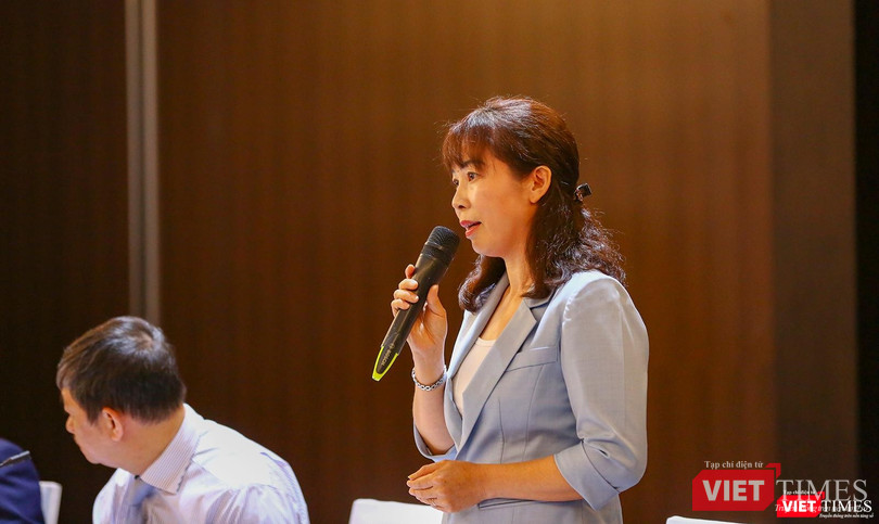 Bà Trương Thị Hồng Hạnh - Giám đốc Sở Du lịch Đà Nẵng giải đáp các câu hỏi của các doanh nghiệp tại toạ đàm