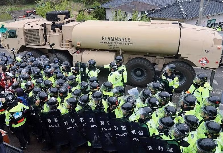 Mỹ cơ bản hoàn thành triển khai THAAD ở Hàn Quốc. Hệ thống này đã sẵn sàng đánh chặn tên lửa đạn đạo của Triều Tiên. Ảnh: AFP/Yonhap