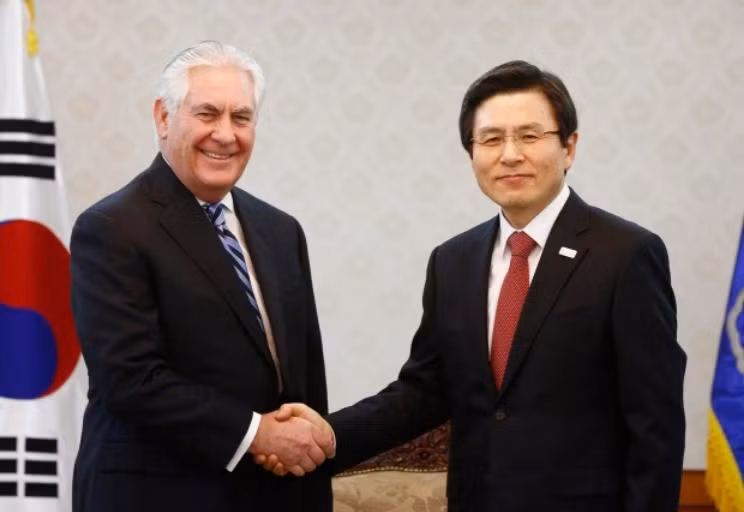 Ngày 17/3/2017, tại Seoul, Thủ tướng kiêm quyền Tổng thống Hàn Quốc Hwang Kyo-ahn tiếp Ngoại trưởng Mỹ Rex Tillerson. Ảnh: CBC