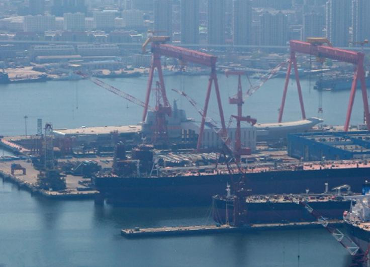 Trung Quốc chuẩn bị hạ thủy tàu sân bay Type 001A. Ảnh: Dwnews