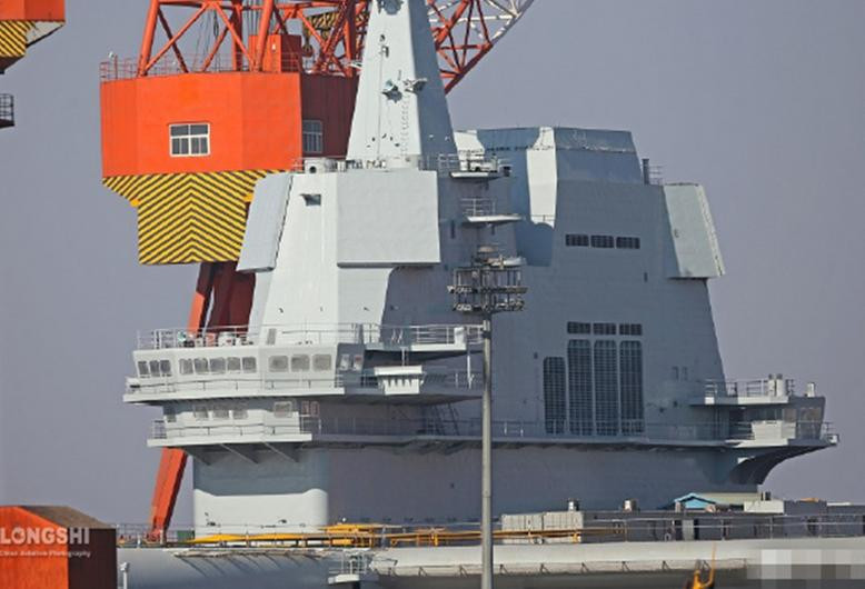 Trung Quốc chuẩn bị hạ thủy tàu sân bay Type 001A. Ảnh: Dwnews