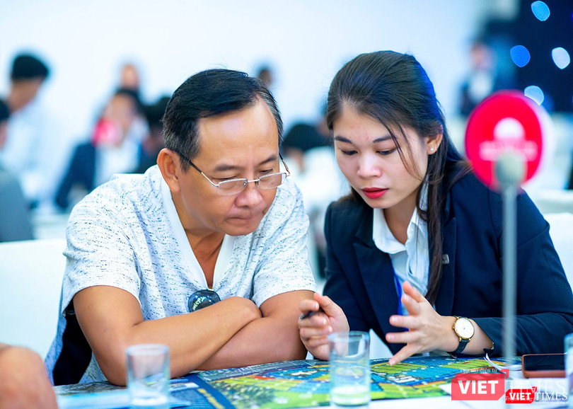 Những nhà đầu tư nhiều kinh nghiệm “săn” đất nền vị trí đẹp tại sự kiện