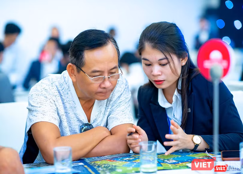 Những nhà đầu tư nhiều kinh nghiệm “săn” đất nền vị trí đẹp tại sự kiện