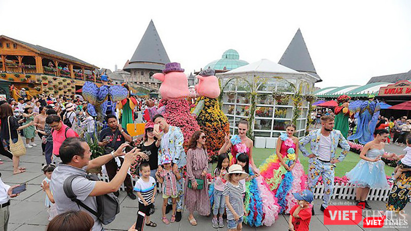 Du khách đến Đà Nẵng kéo theo sự tăng giá của BĐS