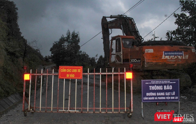 Giao thông trên tuyến QL40B bị sạt lở nghiêm trọng, lực lượng chức năng phải phong toả nhiều tuyến đường