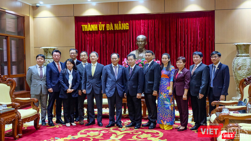 Bí thư Thành ủy Đà Nẵng Nguyễn Văn Quảng và ngài Park Noh-wan - Đại sứ đặc mệnh toàn quyền Hàn Quốc tại Việt Nam chụp ảnh lưu niệm Bí thư Thành ủy Đà Nẵng Nguyễn Văn Quảng và ngài Park Noh-wan - Đại sứ đặc mệnh toàn quyền Hàn Quốc tại Việt Nam chụp ảnh lưu niệm