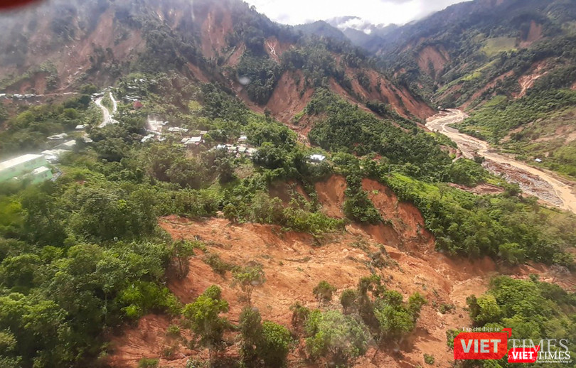 Thêm điểm sạt nhìn từ trên không