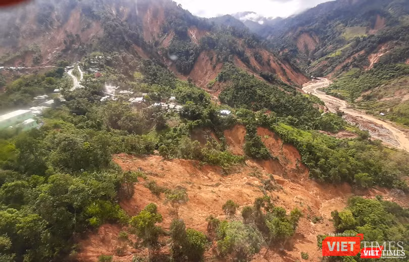 Thêm điểm sạt nhìn từ trên không