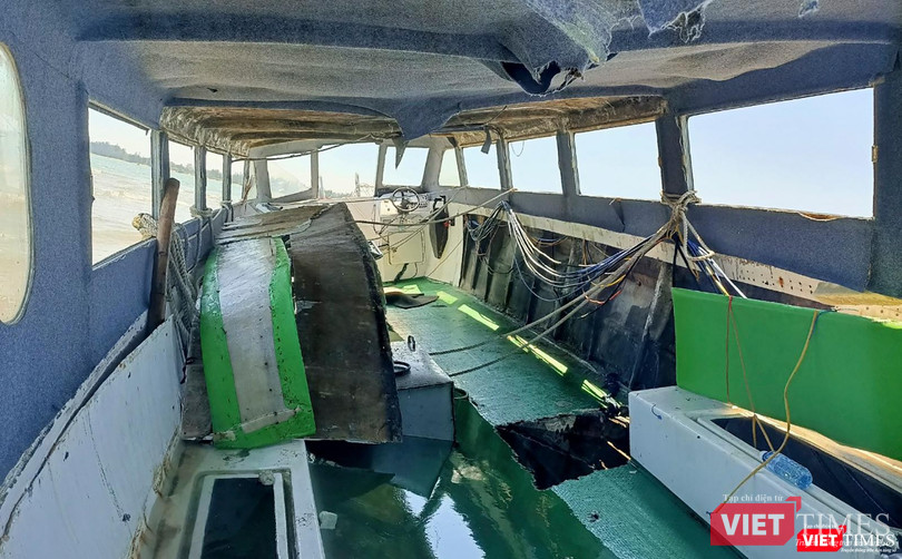 Phía bên trong con tàu bị nạn sau khi được trục vớt