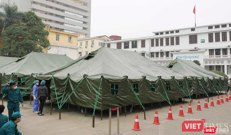 Bệnh viện dã chiến Bạch Mai được hoàn thành chỉ sau 4 tiếng đồng hồ (Ảnh Đỗ Hằng)