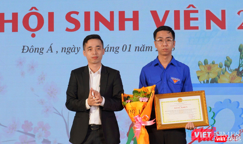 Đoàn TNCS HCM Đại học Đông Á nhận Bằng khen của Chủ tịch UBND TP Đà Nẵng