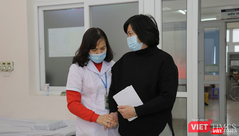 Bệnh nhân L. tự đi lại sau thời gian điều trị