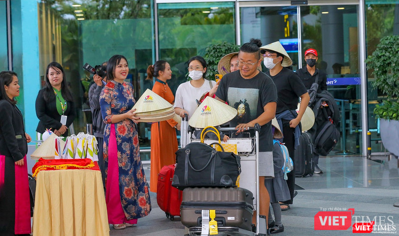 Những du khách quốc tế đầu tiên đến xông đất Đà Nẵng trong năm 2023