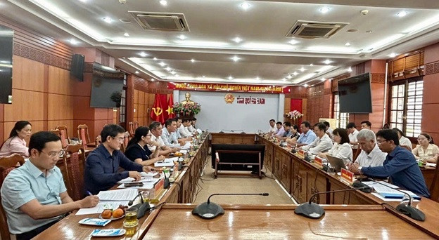 Quang cảnh cuộc họp bàn phối hợp xây dựng Đề án sắp xếp, sáp nhập cơ quan HĐND TP Đà Nẵng và HĐND tỉnh Quảng Nam. Ảnh: Văn Việt