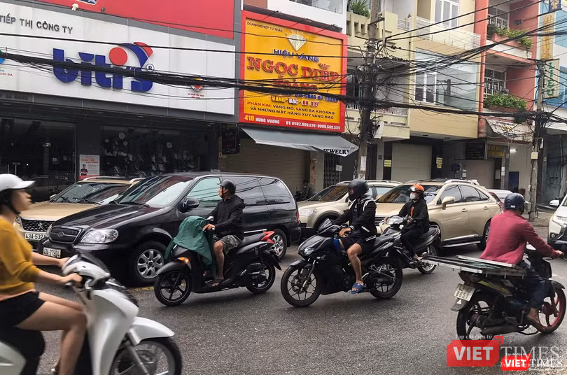 Phương tiện chết máy nằm trên đường Hùng Vương