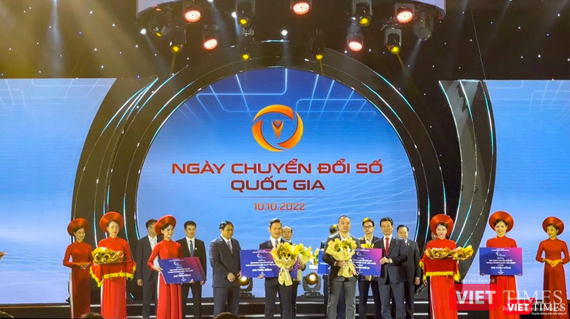 Quang cảnh lễ trao giải trong tại sự kiện Ngày Chuyển đổi đổi số Quốc gia Quang cảnh lễ trao giải trong tại sự kiện Ngày Chuyển đổi đổi số Quốc gia
