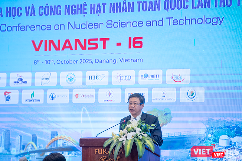 Ông Lê Xuân Định, Thứ trưởng Bộ KH&amp;CN phát biểu tại phiên toàn thể VINANST-16.