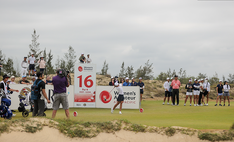 Việc đăng cai các giải đấu quốc tế góp phần thúc đẩy du lịch golf tại Đà Nẵng. (trong ảnh Giải đấu Nữ nghiệp dư châu Á - Thái Bình Dương tổ chức tại Hoiana Shores Golf Club). Nguồn: Vietnam Golf Assocation.