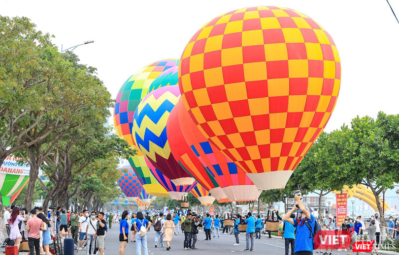 Lễ hội khinh khí cầu Đà Nẵng 2022 đã thu hút lượng lớn du khách đến địa phương